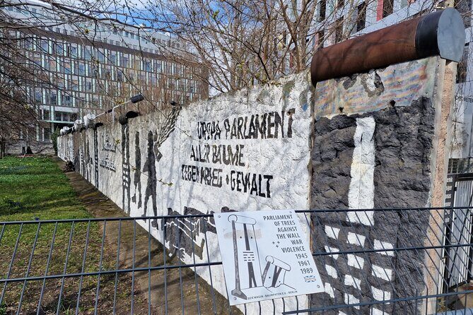 Walking on the Wall: 3-Hour Tour in Berlin - A 3-hour Berlin Wall route you can actually finish