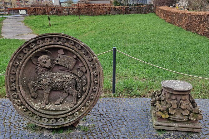Walking on the Wall: 3-Hour Tour in Berlin - Rabbit Field: stepping into the former death strip