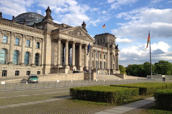 Welcome/Farewell SightseeingTaxi Tour +Transfer from/to the airport - Museum Island, the Humboldt Forum, and Berlin Cathedral Options